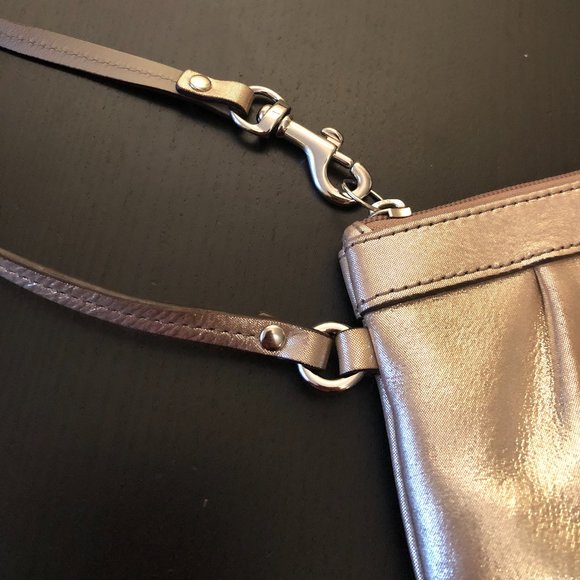 Coach Pleated Champagne Sparkle Gold wristlet - Picture 4 of 10